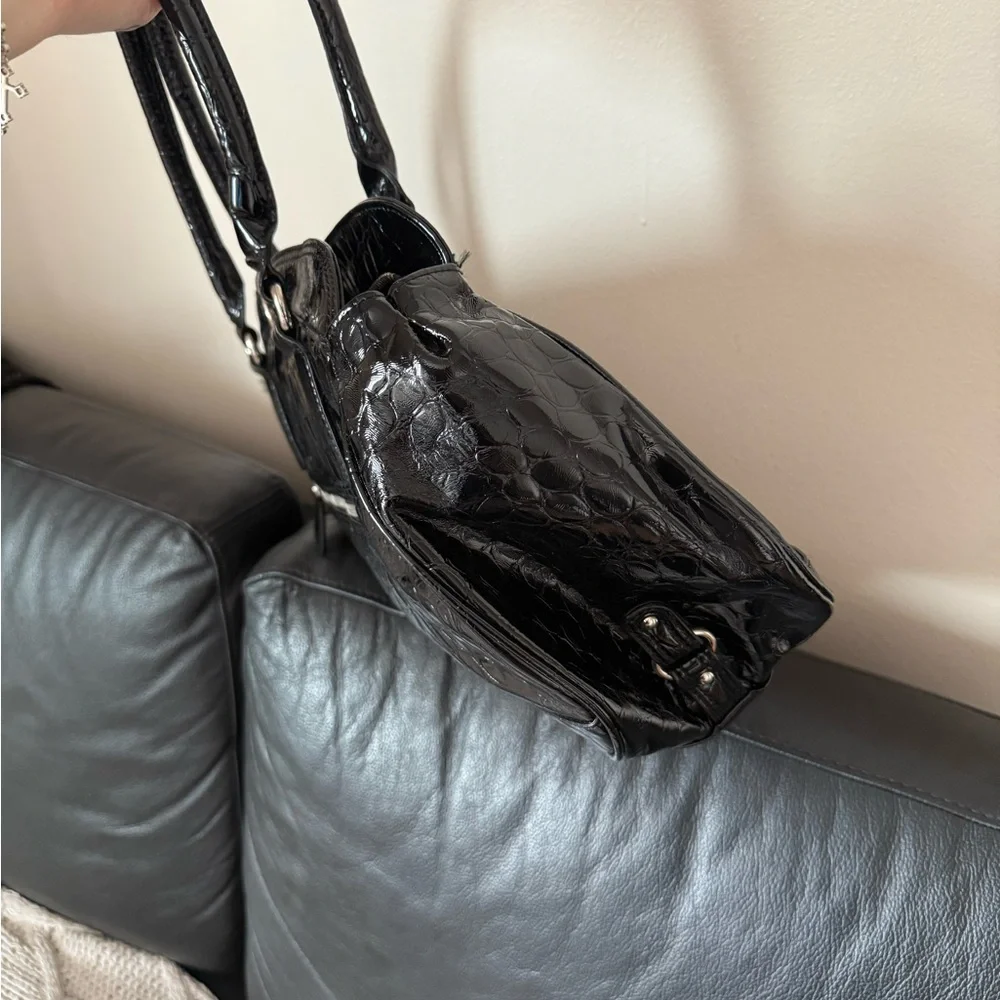 GUESS large vintage Black Croc-Embossed Patent Shoulder Satchel - Picture 8 of 10